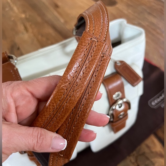 🌸COACH Soho pocket tote. - Picture 6 of 15